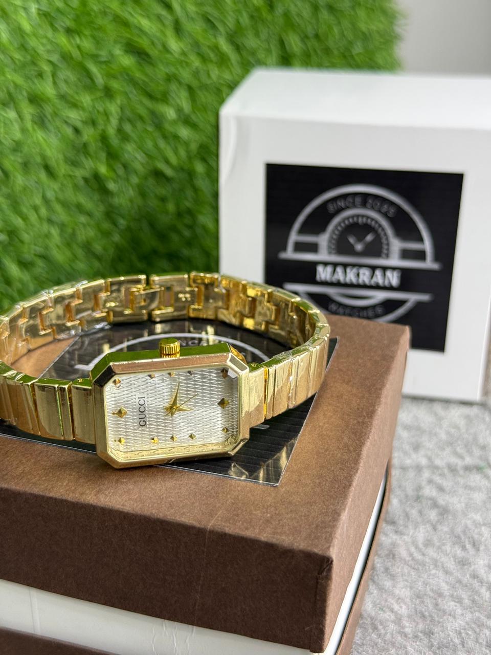 Luxury Gold Square Dial Watch for Women – Elegant Bracelet Style