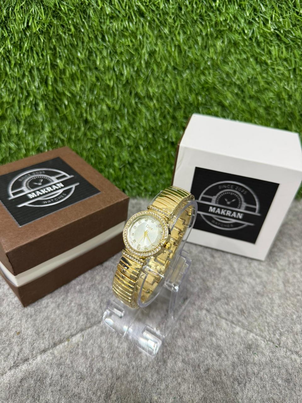 Makran Elegant Gold Women’s Watch – Luxury Diamond Bezel Quartz Bracelet Watch